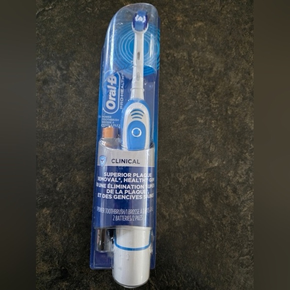Oral-b Battery Operated Tootjbrush New